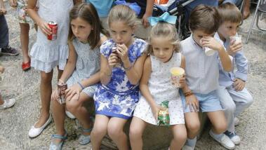 No dejes que tu hijo meriende zumos industriales o dulces: estas son las claves para una buena alimentación infantil