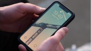 ¿Por qué es mejor un protector de pantalla de cristal templado para tu iPhone 11 que uno de plástico?