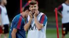 Piqué se retira del entrenamiento con molestias