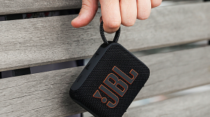 ¿Qué altavoz de JBL elijo para casa, la playa y mis escapadas? Son potentes y con un -28%