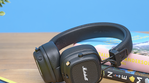 Los auriculares que te hacen sentir como en un concierto: los Marshall Major V ahora con un -40%