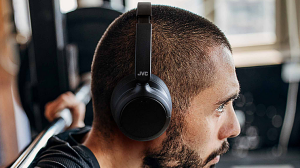 50 horas de batería y cancelación de ruido al 50%: los auriculares JVC que siempre rinden