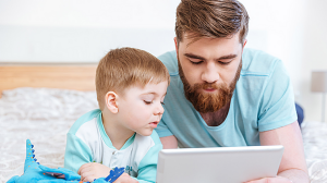 La tablet Lenovo con 128 GB para el día a día: series, jugar con tus hijos y llevar en la mochila