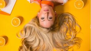 Cómo aplicar el champú en seco y cuál es el mejor según tu cabello