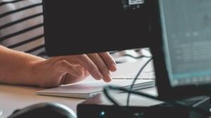 Soporte para 2 monitores: adapta tu espacio de trabajo y aumenta el rendimiento