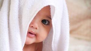 Con un albornoz para bebe están monísimos y les proteges del frío después del baño