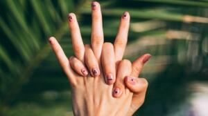 ¿Cómo quitar la manicura semipermanente en casa?